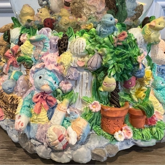 Easter/Spring Musical Water Globe Easter Bunny Water Globe - Picture 7 of 17